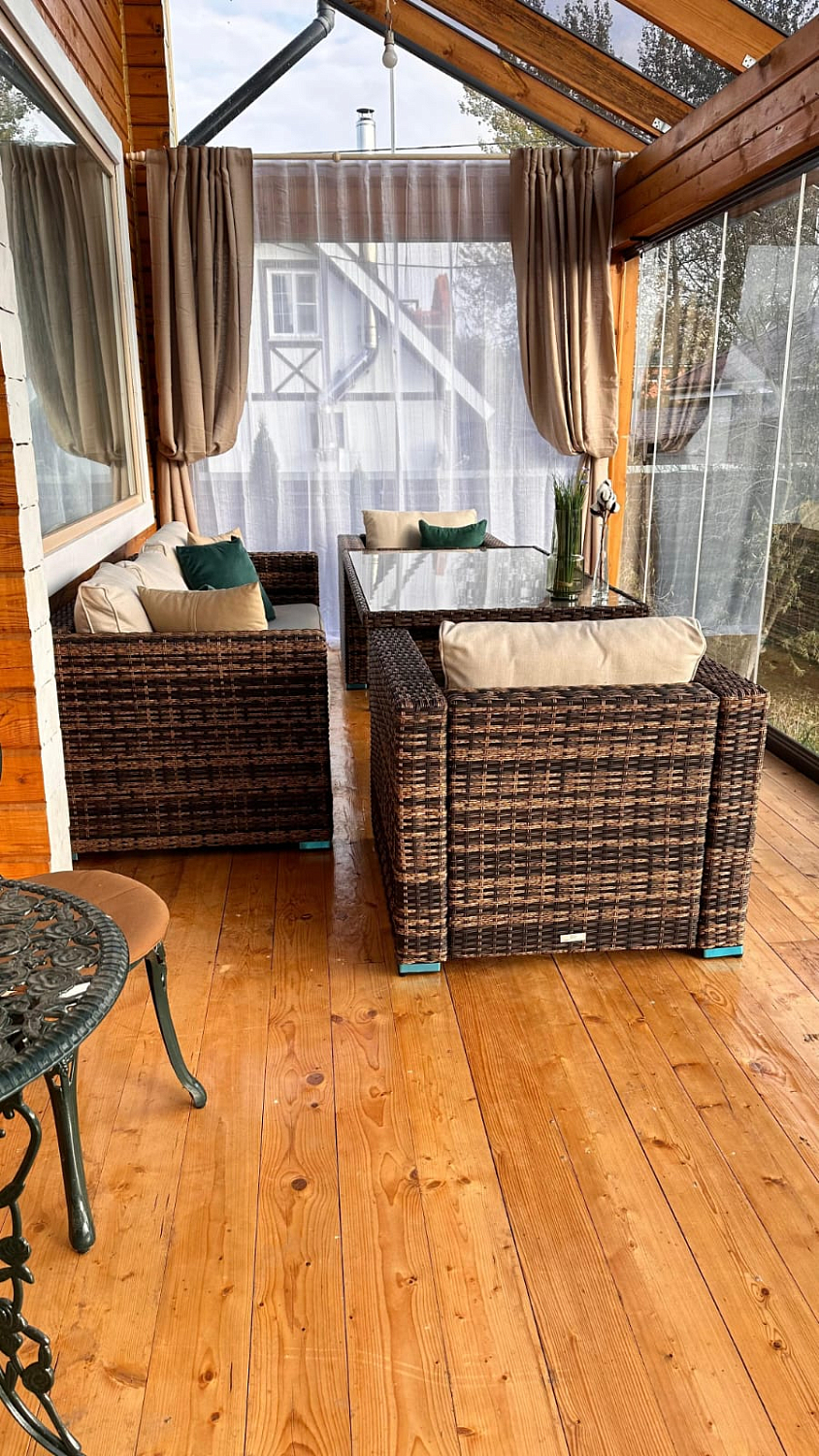 Раменский р-н, КП Ромашкино - комплект KARL обеденный в коричневом цвете 